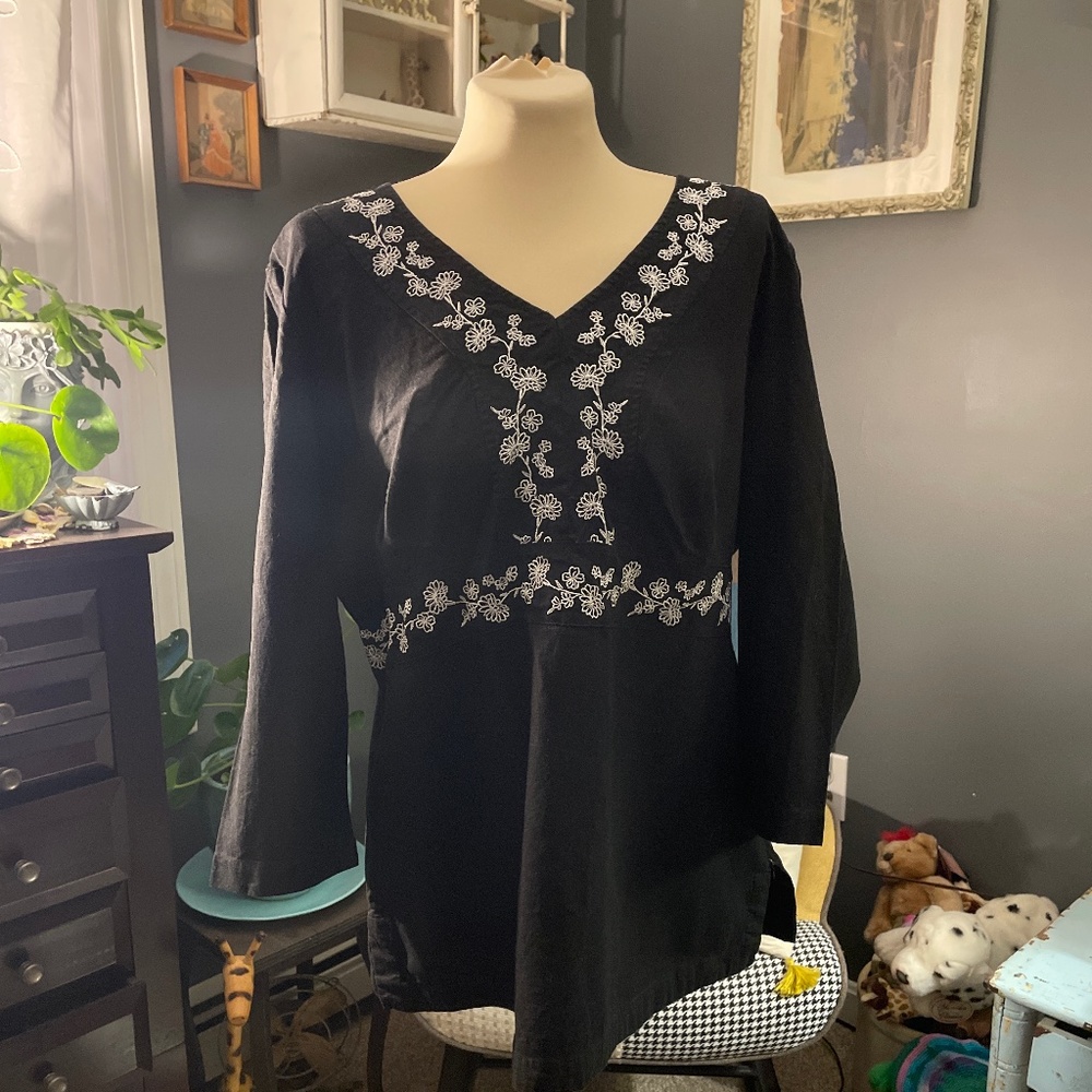 Sag Harbor linen/embroidered shirt